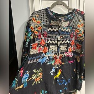 Absolutely gorgeous 100% silk Johnny Was blouse size L